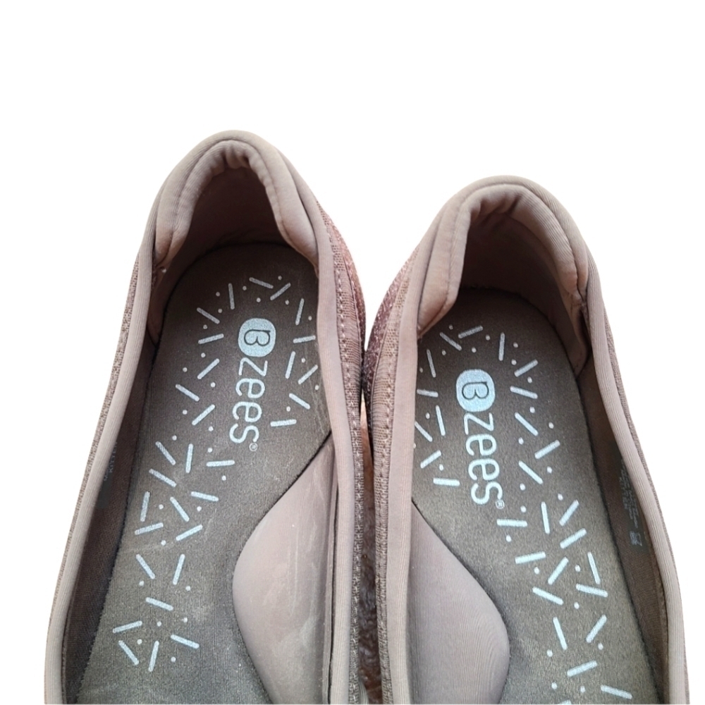 Bzees Metallic Silver Open Toe Slip-on Shoes, Size 11 - Picture 3 of 7